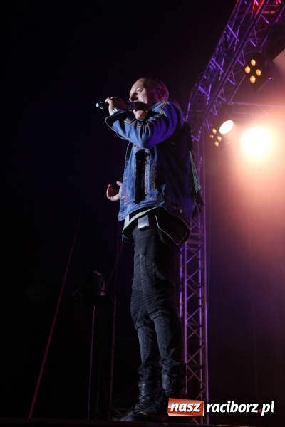 Zdjęcie w galerii na portalu naszraciborz.pl: Golec uOrkiestra na finał dożynek w Syryni. Golcowie porwali publiczność do zabawy! wiadomości z regionu