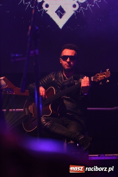 Zdjęcie w galerii na portalu naszraciborz.pl: Golec uOrkiestra na finał dożynek w Syryni. Golcowie porwali publiczność do zabawy! wiadomości z regionu