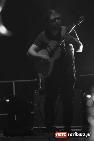 Zdjęcie w galerii na portalu naszraciborz.pl: Golec uOrkiestra na finał dożynek w Syryni. Golcowie porwali publiczność do zabawy! wiadomości z regionu