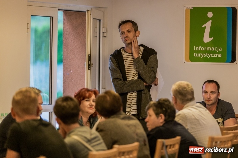 Zdjęcie w galerii na portalu naszraciborz.pl: Brud, smród i hałas? Protest mieszkańców Rudnika w sprawie lokalizacji PSZOK-u  wiadomości z regionu