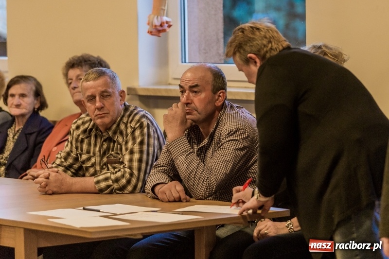 Zdjęcie w galerii na portalu naszraciborz.pl: Brud, smród i hałas? Protest mieszkańców Rudnika w sprawie lokalizacji PSZOK-u  wiadomości z regionu