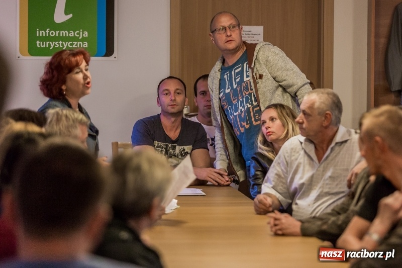 Zdjęcie w galerii na portalu naszraciborz.pl: Brud, smród i hałas? Protest mieszkańców Rudnika w sprawie lokalizacji PSZOK-u  wiadomości z regionu