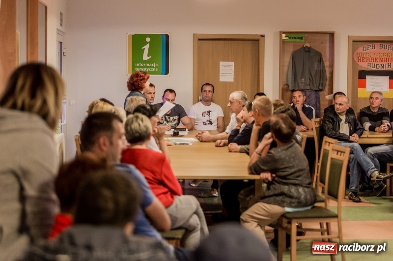Zdjęcie w galerii na portalu naszraciborz.pl: Brud, smród i hałas? Protest mieszkańców Rudnika w sprawie lokalizacji PSZOK-u  wiadomości z regionu