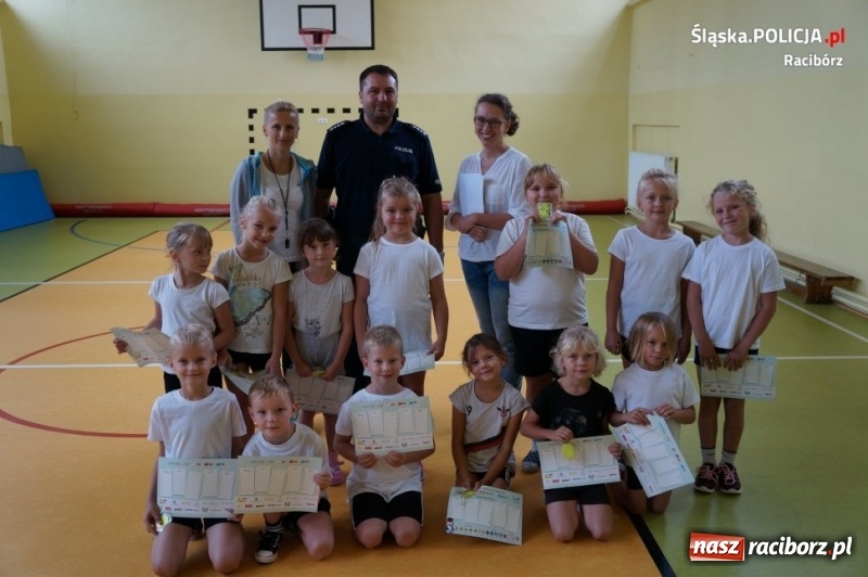 Zdjęcie w galerii na portalu naszraciborz.pl: Bezpieczna droga do szkoły. Raciborscy policjanci spotkali się z uczniami szkół podstawowych wiadomości z regionu