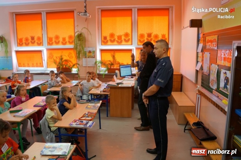 Zdjęcie w galerii na portalu naszraciborz.pl: Bezpieczna droga do szkoły. Raciborscy policjanci spotkali się z uczniami szkół podstawowych wiadomości z regionu