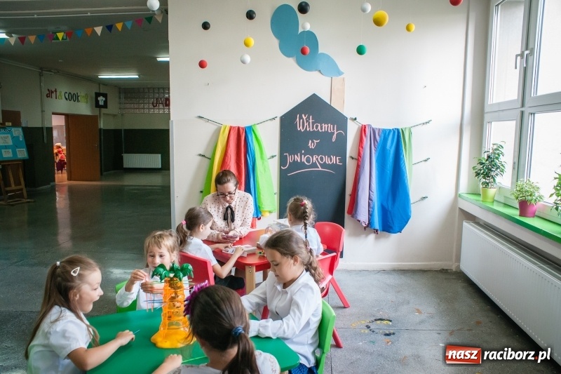 Zdjęcie w galerii na portalu naszraciborz.pl: W SP 1 otwarto Juniorowo, czyli świetlicę inną niż wszystkie wiadomości z regionu