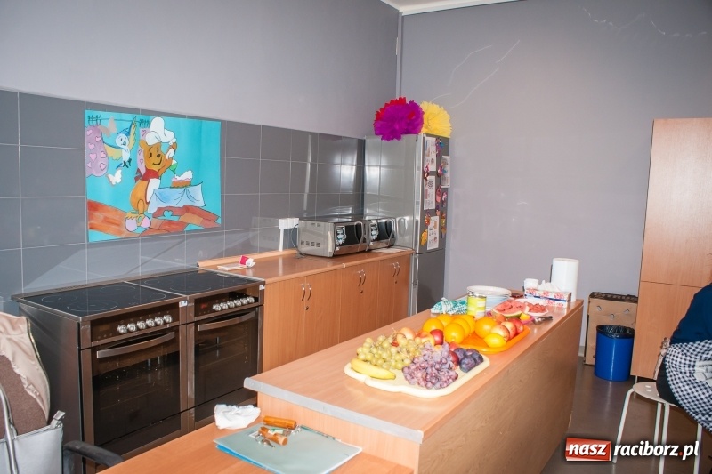 Zdjęcie w galerii na portalu naszraciborz.pl: W SP 1 otwarto Juniorowo, czyli świetlicę inną niż wszystkie wiadomości z regionu