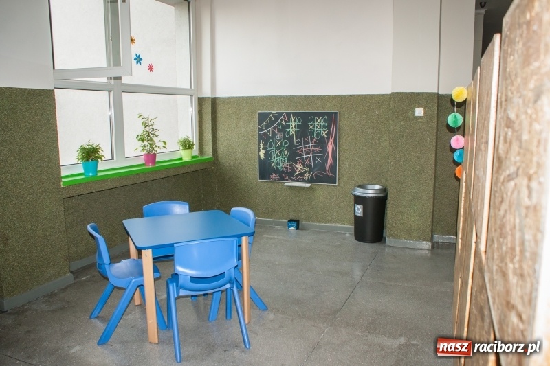 Zdjęcie w galerii na portalu naszraciborz.pl: W SP 1 otwarto Juniorowo, czyli świetlicę inną niż wszystkie wiadomości z regionu