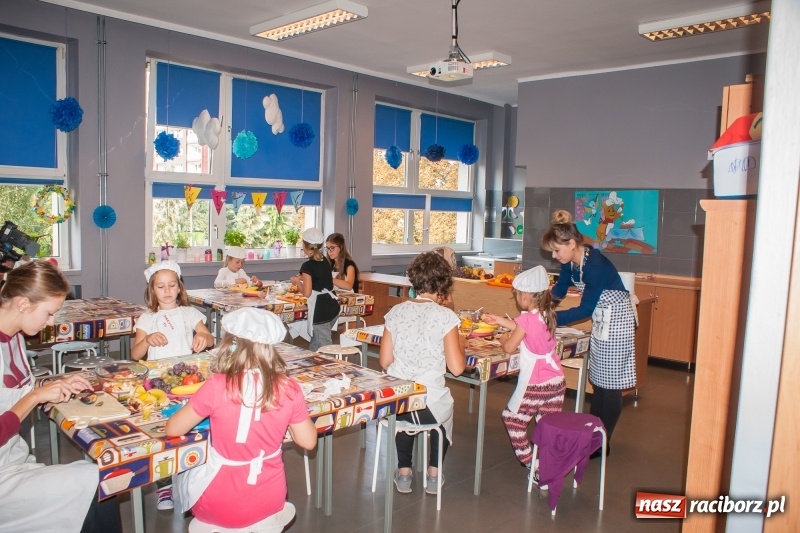 Zdjęcie w galerii na portalu naszraciborz.pl: W SP 1 otwarto Juniorowo, czyli świetlicę inną niż wszystkie wiadomości z regionu