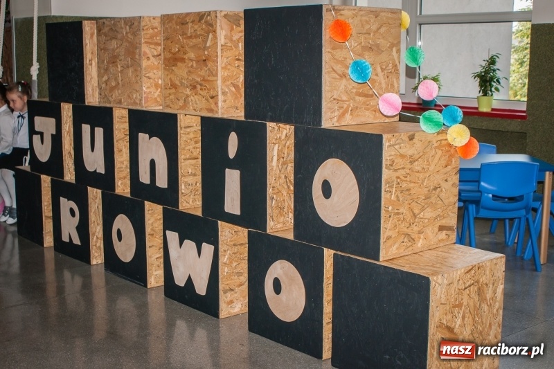 Zdjęcie w galerii na portalu naszraciborz.pl: W SP 1 otwarto Juniorowo, czyli świetlicę inną niż wszystkie wiadomości z regionu