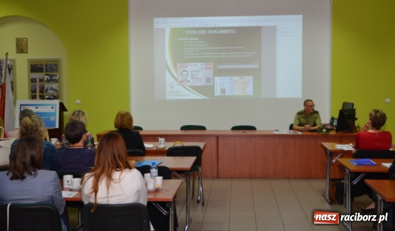 Zdjęcie w galerii na portalu naszraciborz.pl: Warsztaty dla pracowników wydziałów spraw obywatelskich urzędów miast, gmin i powiatów wiadomości z regionu