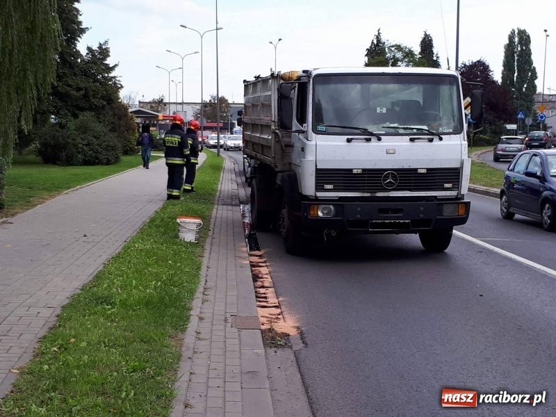 Zdjęcie w galerii na portalu naszraciborz.pl: Wycieki oleju napędowego to już plaga Raciborza  wiadomości z regionu