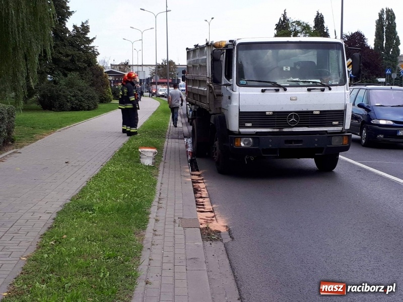 Zdjęcie w galerii na portalu naszraciborz.pl: Wycieki oleju napędowego to już plaga Raciborza  wiadomości z regionu