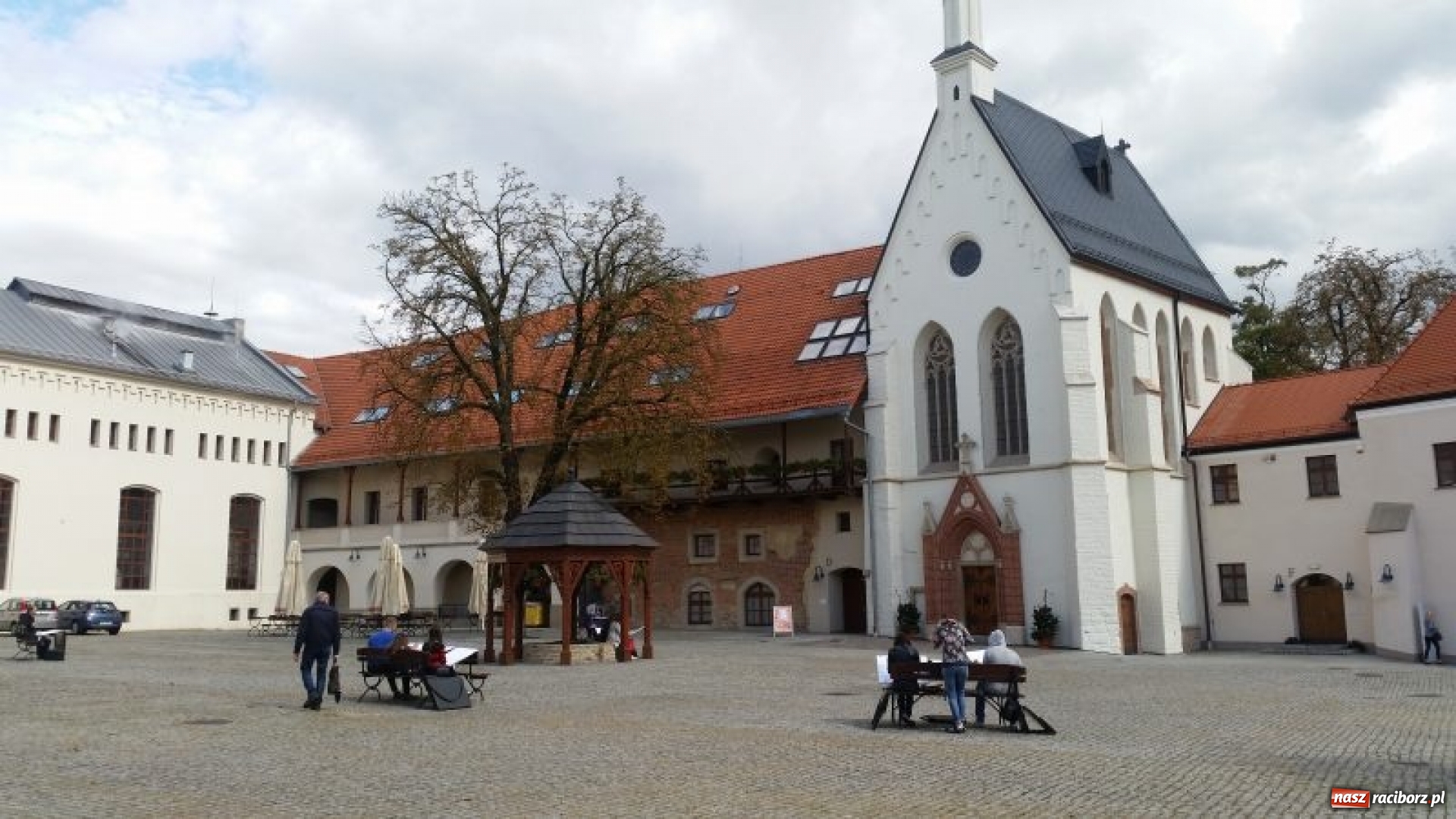 Zdjęcie w galerii na portalu naszraciborz.pl: Architektoniczny plener w centrum miasta  wiadomości z regionu