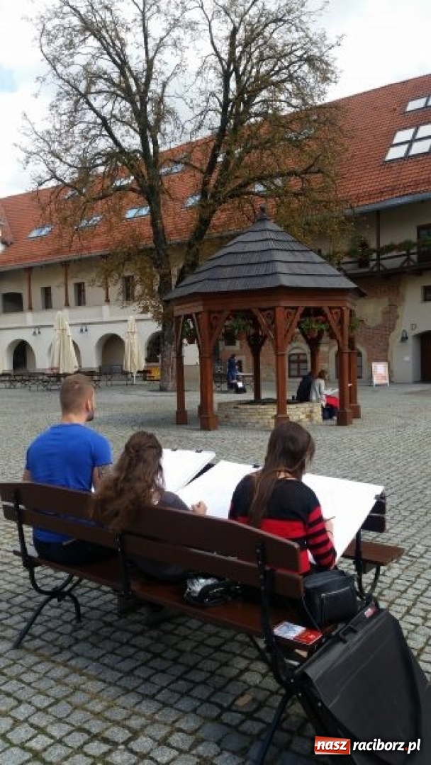 Zdjęcie w galerii na portalu naszraciborz.pl: Architektoniczny plener w centrum miasta  wiadomości z regionu