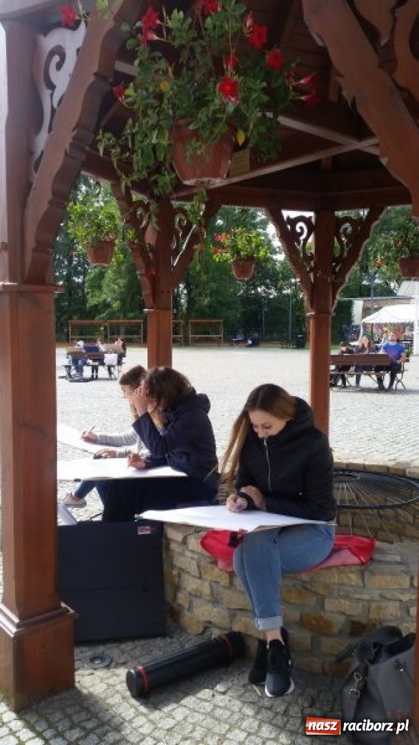 Zdjęcie w galerii na portalu naszraciborz.pl: Architektoniczny plener w centrum miasta  wiadomości z regionu