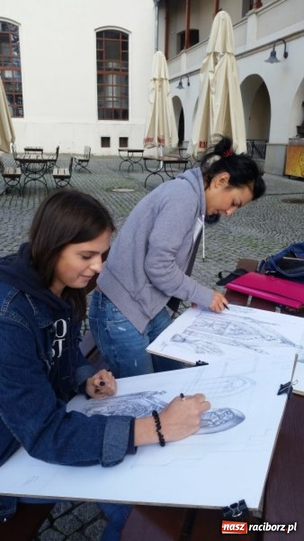 Zdjęcie w galerii na portalu naszraciborz.pl: Architektoniczny plener w centrum miasta  wiadomości z regionu