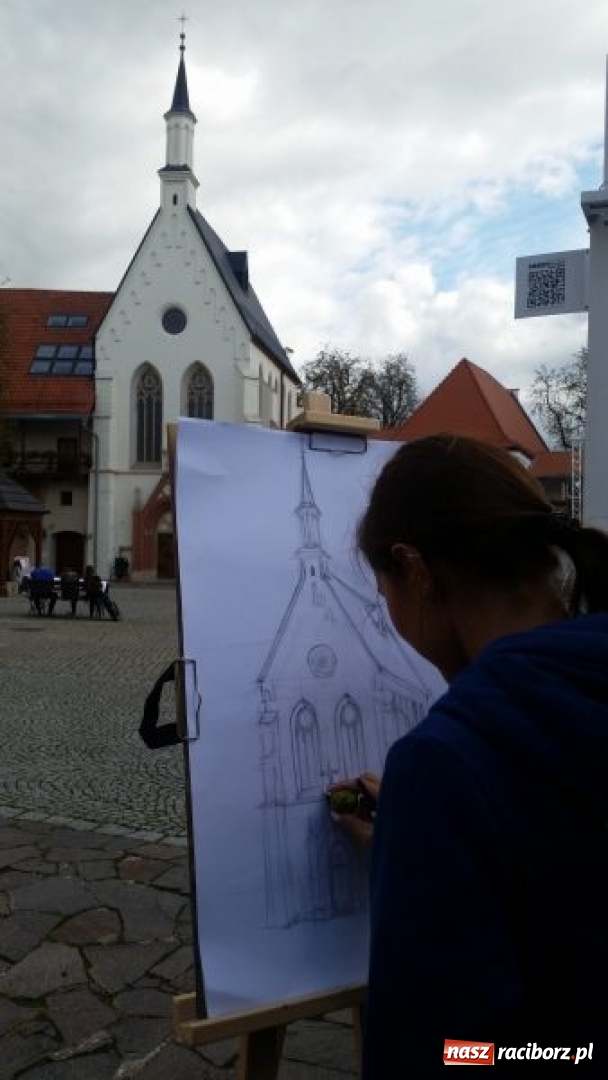 Zdjęcie w galerii na portalu naszraciborz.pl: Architektoniczny plener w centrum miasta  wiadomości z regionu
