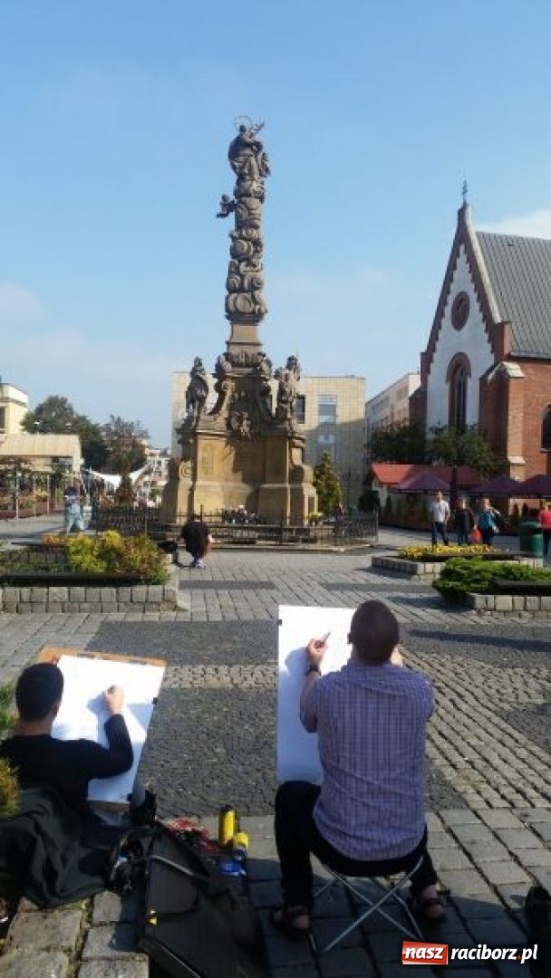 Zdjęcie w galerii na portalu naszraciborz.pl: Architektoniczny plener w centrum miasta  wiadomości z regionu