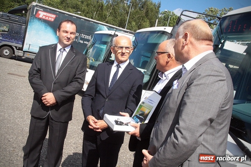 Zdjęcie w galerii na portalu naszraciborz.pl: PKS Racibórz z nowymi autobusami. Obsłużą powiat wodzisławski wiadomości z regionu