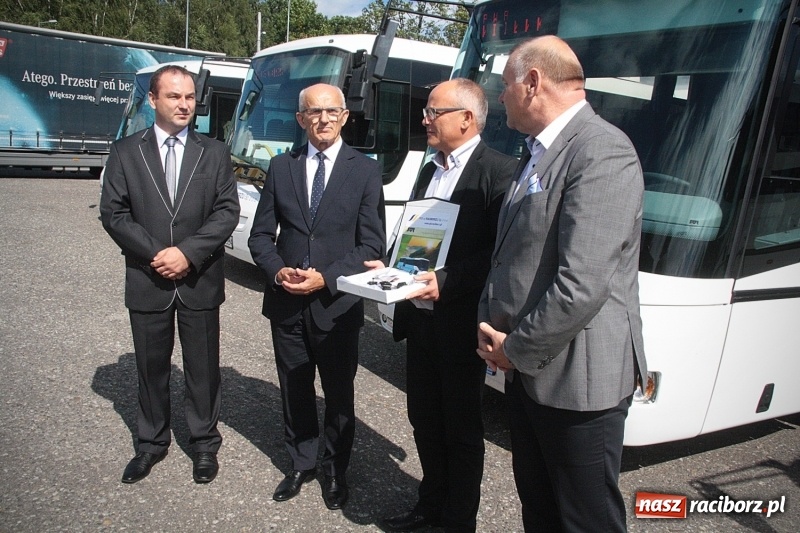 Zdjęcie w galerii na portalu naszraciborz.pl: PKS Racibórz z nowymi autobusami. Obsłużą powiat wodzisławski wiadomości z regionu