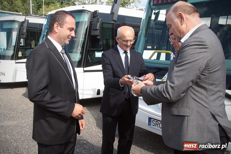 Zdjęcie w galerii na portalu naszraciborz.pl: PKS Racibórz z nowymi autobusami. Obsłużą powiat wodzisławski wiadomości z regionu