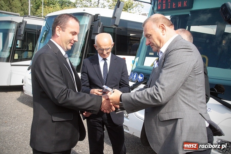 Zdjęcie w galerii na portalu naszraciborz.pl: PKS Racibórz z nowymi autobusami. Obsłużą powiat wodzisławski wiadomości z regionu