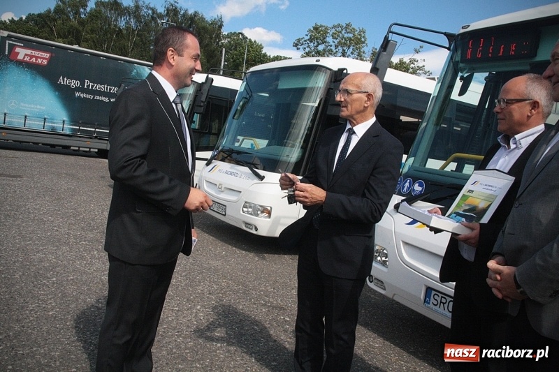 Zdjęcie w galerii na portalu naszraciborz.pl: PKS Racibórz z nowymi autobusami. Obsłużą powiat wodzisławski wiadomości z regionu