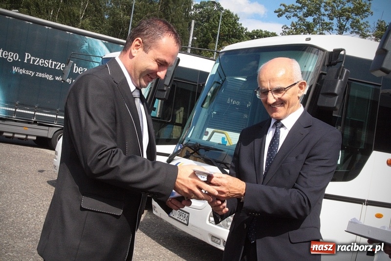 Zdjęcie w galerii na portalu naszraciborz.pl: PKS Racibórz z nowymi autobusami. Obsłużą powiat wodzisławski wiadomości z regionu