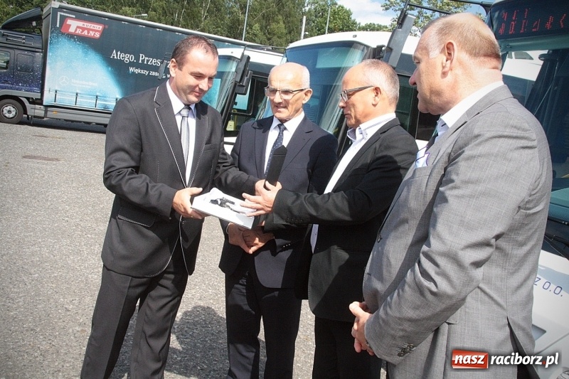 Zdjęcie w galerii na portalu naszraciborz.pl: PKS Racibórz z nowymi autobusami. Obsłużą powiat wodzisławski wiadomości z regionu