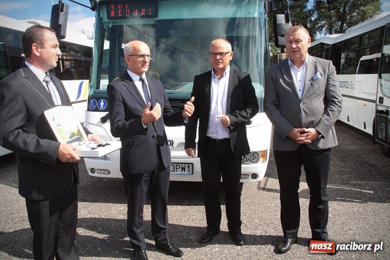 Zdjęcie w galerii na portalu naszraciborz.pl: PKS Racibórz z nowymi autobusami. Obsłużą powiat wodzisławski wiadomości z regionu