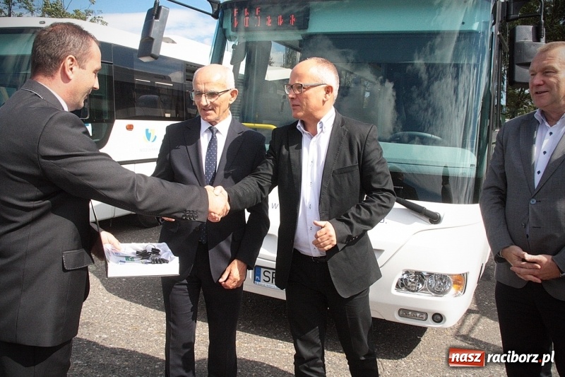 Zdjęcie w galerii na portalu naszraciborz.pl: PKS Racibórz z nowymi autobusami. Obsłużą powiat wodzisławski wiadomości z regionu