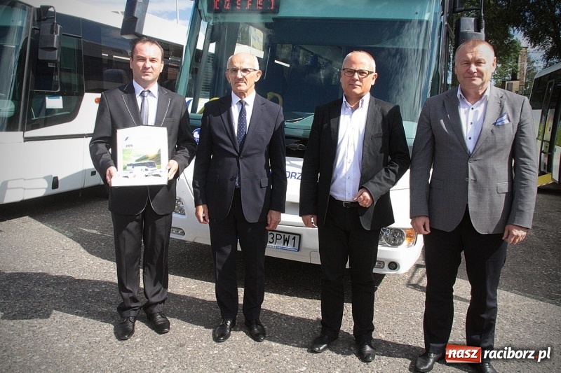 Zdjęcie w galerii na portalu naszraciborz.pl: PKS Racibórz z nowymi autobusami. Obsłużą powiat wodzisławski wiadomości z regionu
