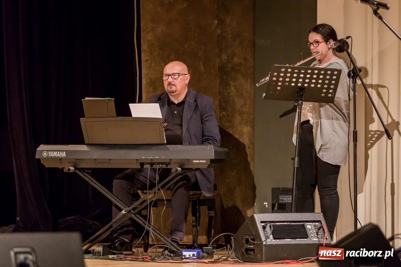 Zdjęcie w galerii na portalu naszraciborz.pl: Stypendia dla najlepszych uczniów raciborskich szkół rozdane  wiadomości z regionu