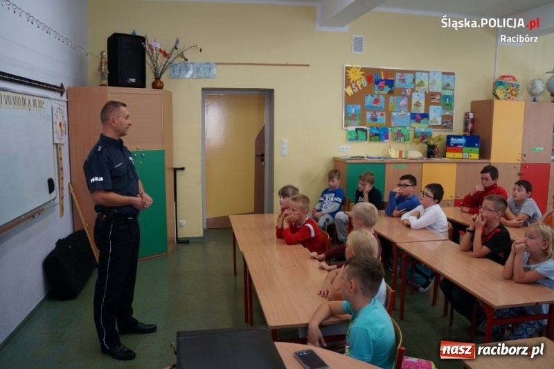 Zdjęcie w galerii na portalu naszraciborz.pl: Trwają wrześniowe spotkania policjantów z dziećmi i młodzieżą wiadomości z regionu