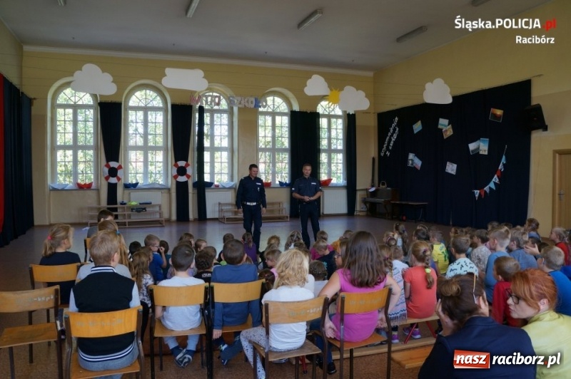 Zdjęcie w galerii na portalu naszraciborz.pl: Trwają wrześniowe spotkania policjantów z dziećmi i młodzieżą wiadomości z regionu