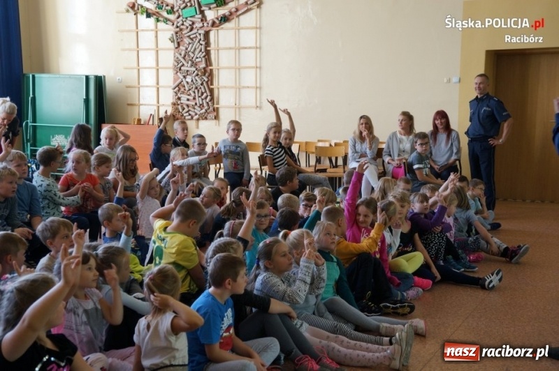 Zdjęcie w galerii na portalu naszraciborz.pl: Trwają wrześniowe spotkania policjantów z dziećmi i młodzieżą wiadomości z regionu