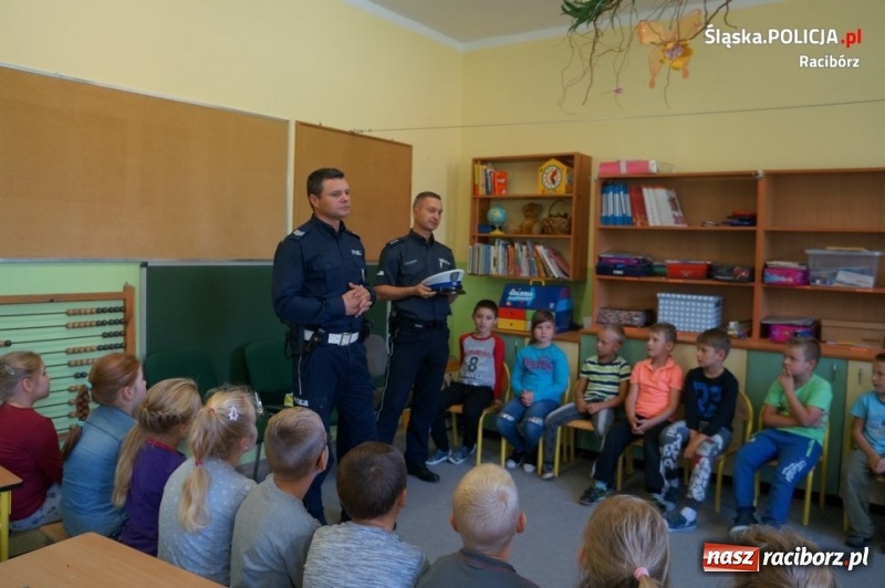 Zdjęcie w galerii na portalu naszraciborz.pl: Trwają wrześniowe spotkania policjantów z dziećmi i młodzieżą wiadomości z regionu