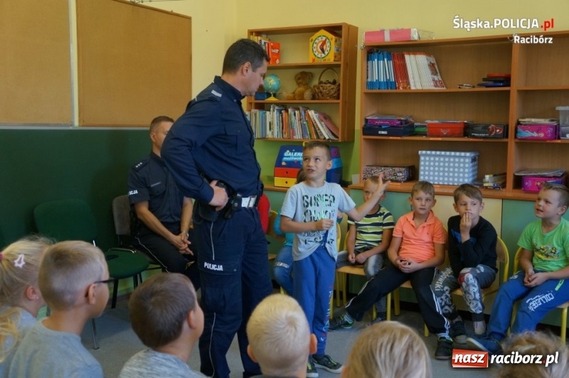 Zdjęcie w galerii na portalu naszraciborz.pl: Trwają wrześniowe spotkania policjantów z dziećmi i młodzieżą wiadomości z regionu