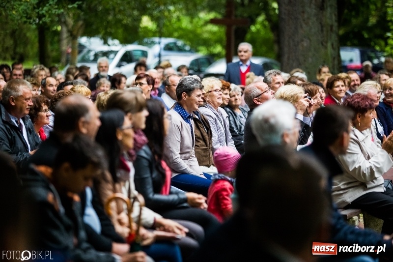 Zdjęcie w galerii na portalu naszraciborz.pl: Pierwszy dzień obchodów 750-lecia Pietrowic Wielkich oraz 350-lecia kościółka pw. św. Krzyża wiadomości z regionu