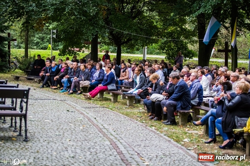 Zdjęcie w galerii na portalu naszraciborz.pl: Pierwszy dzień obchodów 750-lecia Pietrowic Wielkich oraz 350-lecia kościółka pw. św. Krzyża wiadomości z regionu