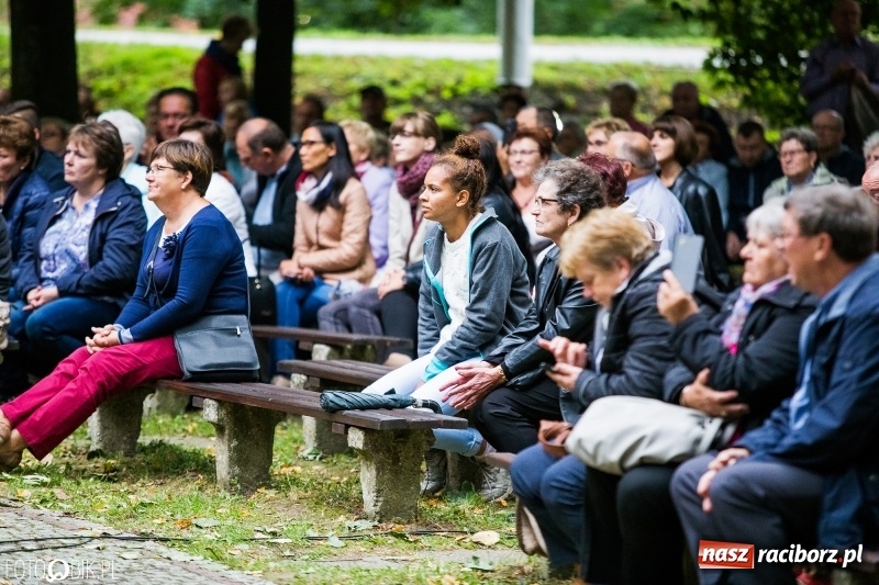 Zdjęcie w galerii na portalu naszraciborz.pl: Pierwszy dzień obchodów 750-lecia Pietrowic Wielkich oraz 350-lecia kościółka pw. św. Krzyża wiadomości z regionu