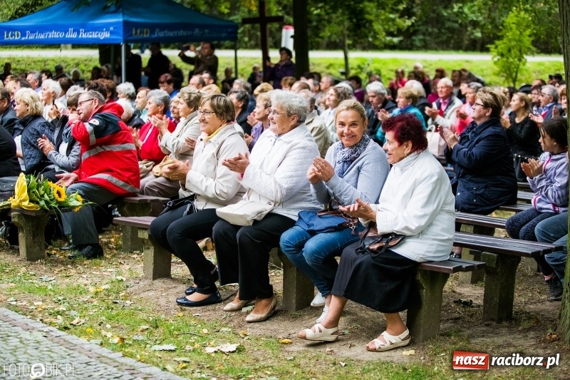 Zdjęcie w galerii na portalu naszraciborz.pl: Pierwszy dzień obchodów 750-lecia Pietrowic Wielkich oraz 350-lecia kościółka pw. św. Krzyża wiadomości z regionu