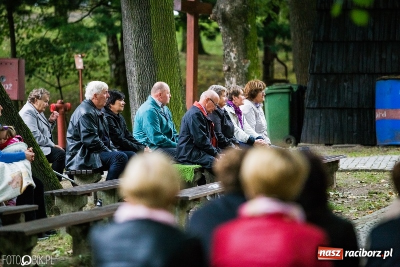 Zdjęcie w galerii na portalu naszraciborz.pl: Pierwszy dzień obchodów 750-lecia Pietrowic Wielkich oraz 350-lecia kościółka pw. św. Krzyża wiadomości z regionu