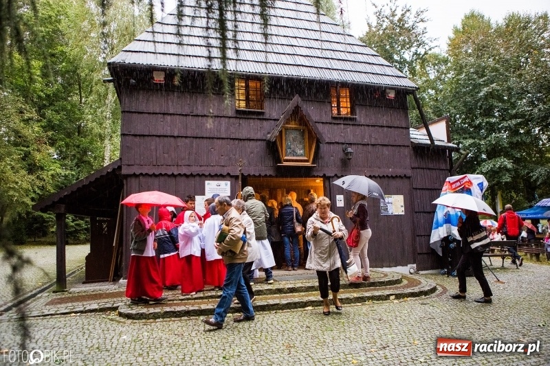 Zdjęcie w galerii na portalu naszraciborz.pl: Pierwszy dzień obchodów 750-lecia Pietrowic Wielkich oraz 350-lecia kościółka pw. św. Krzyża wiadomości z regionu
