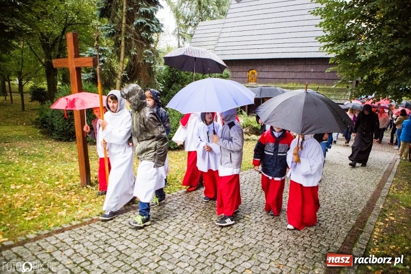 Zdjęcie w galerii na portalu naszraciborz.pl: Pierwszy dzień obchodów 750-lecia Pietrowic Wielkich oraz 350-lecia kościółka pw. św. Krzyża wiadomości z regionu