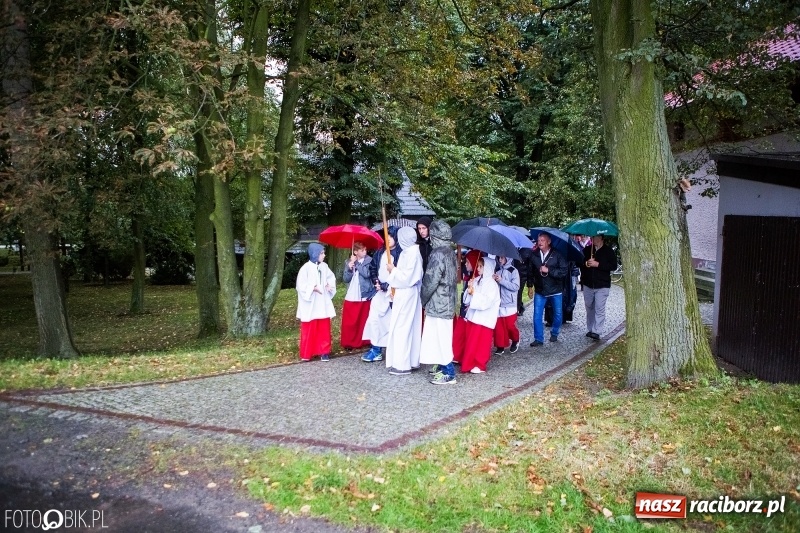 Zdjęcie w galerii na portalu naszraciborz.pl: Pierwszy dzień obchodów 750-lecia Pietrowic Wielkich oraz 350-lecia kościółka pw. św. Krzyża wiadomości z regionu
