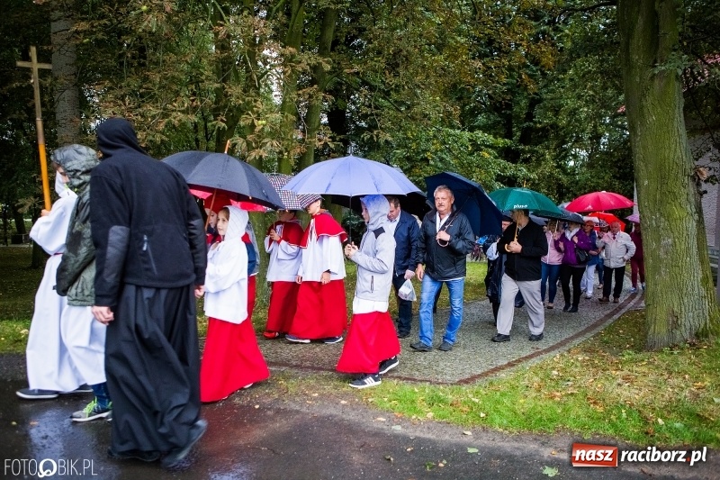 Zdjęcie w galerii na portalu naszraciborz.pl: Pierwszy dzień obchodów 750-lecia Pietrowic Wielkich oraz 350-lecia kościółka pw. św. Krzyża wiadomości z regionu