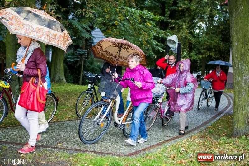 Zdjęcie w galerii na portalu naszraciborz.pl: Pierwszy dzień obchodów 750-lecia Pietrowic Wielkich oraz 350-lecia kościółka pw. św. Krzyża wiadomości z regionu
