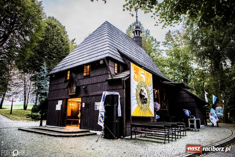 Zdjęcie w galerii na portalu naszraciborz.pl: Pierwszy dzień obchodów 750-lecia Pietrowic Wielkich oraz 350-lecia kościółka pw. św. Krzyża wiadomości z regionu